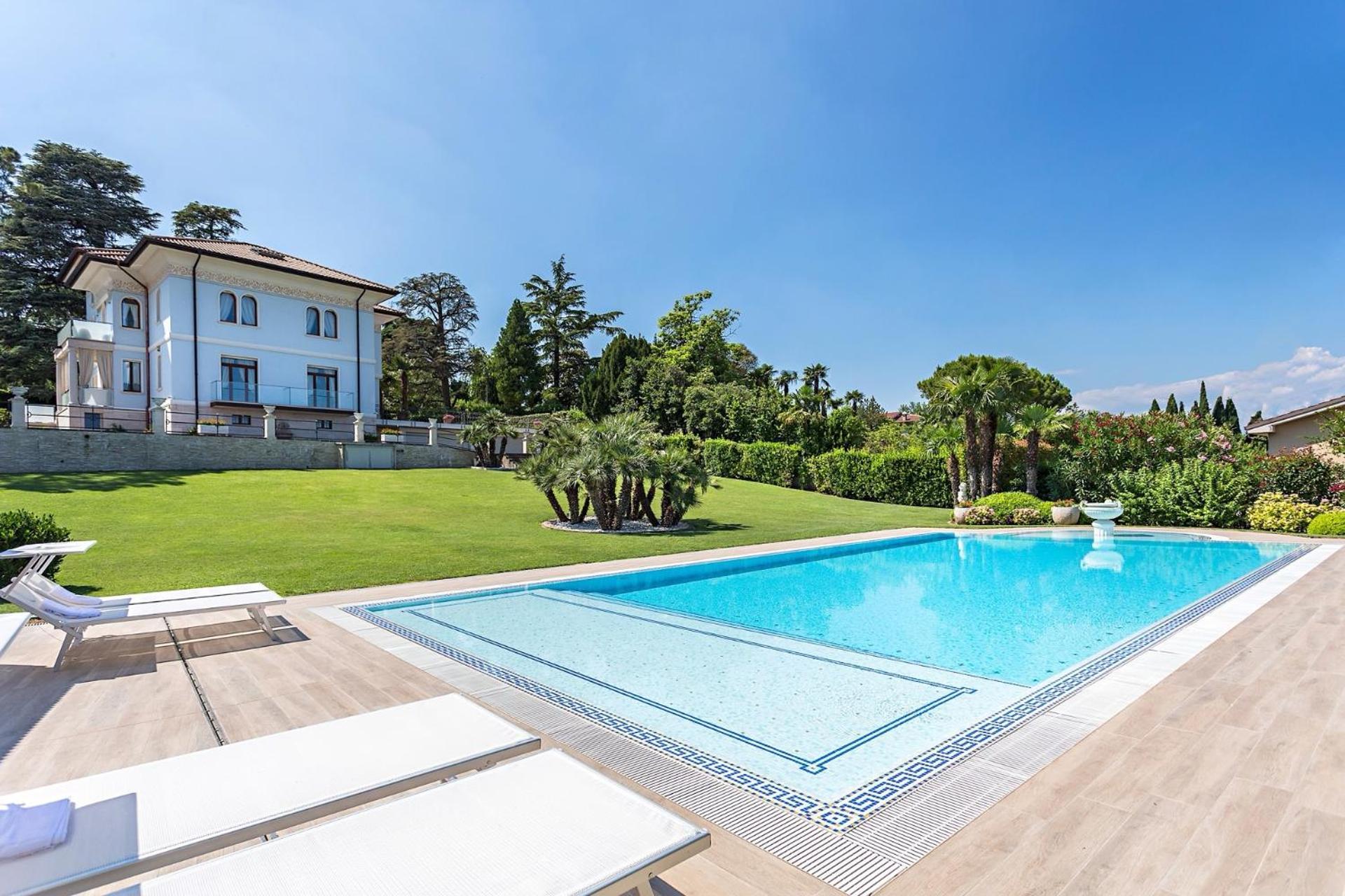 Villa Angela - Italian Homing Desenzano del Garda Bagian luar foto