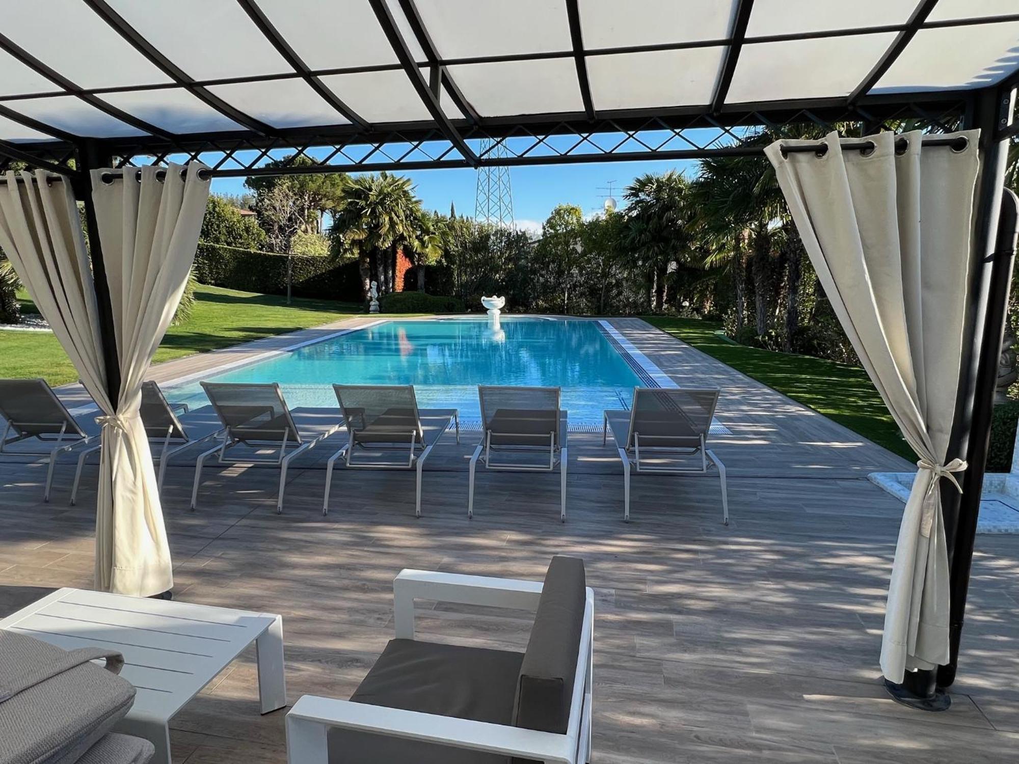 Villa Angela - Italian Homing Desenzano del Garda Bagian luar foto