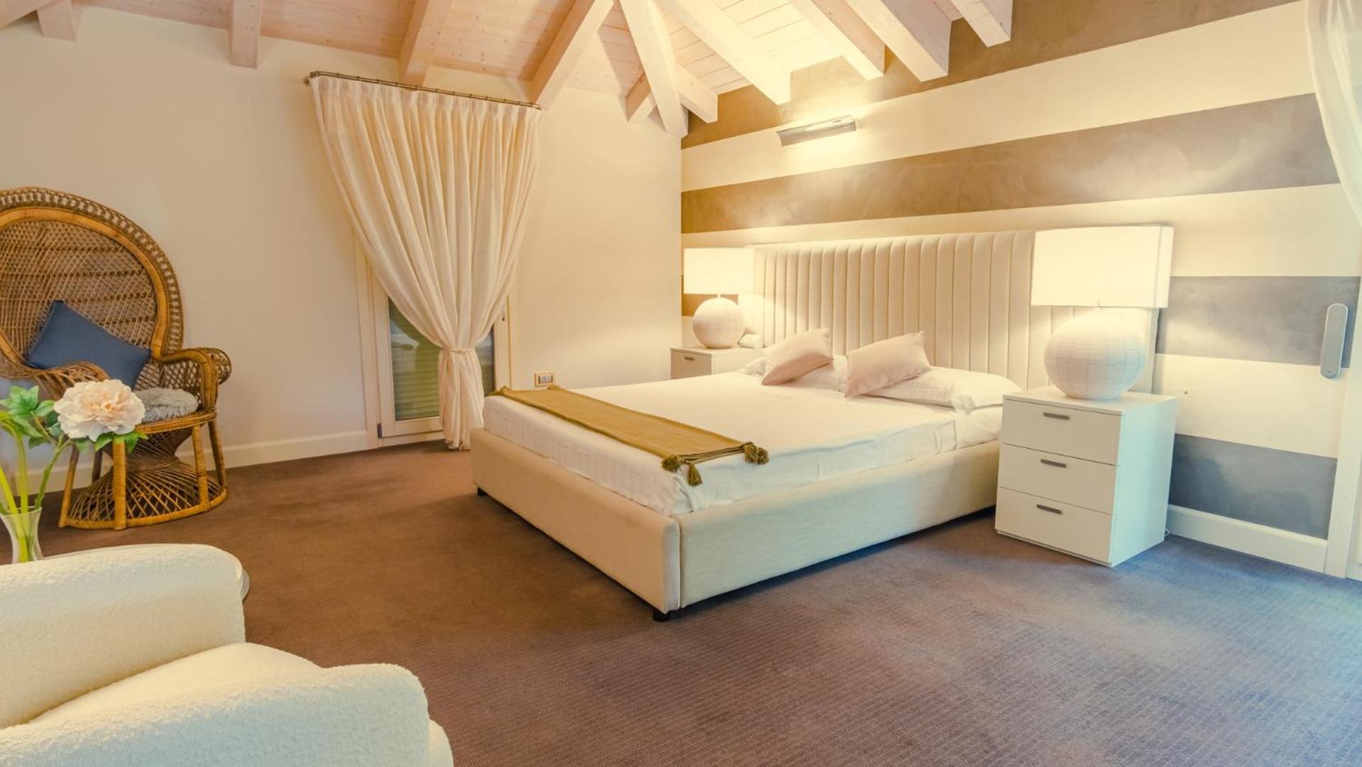 Villa Angela - Italian Homing Desenzano del Garda Bagian luar foto